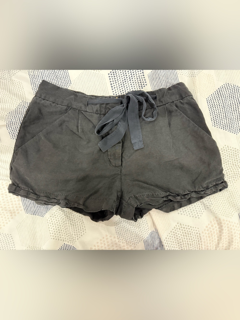 Aritzia Wilfred Black Linen-Blend shorts, size 4